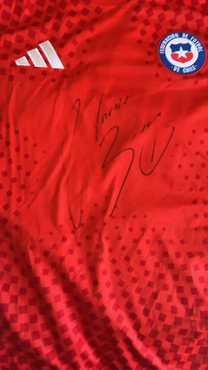 Camiseta de Chile firmada por Claudio bravo - 3