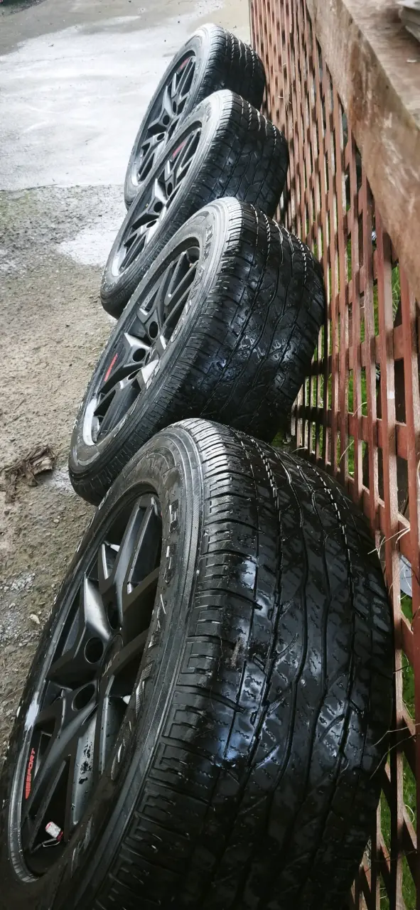 Juego de llantas y neumáticos  Maxxis aro 18 de 8 - 5