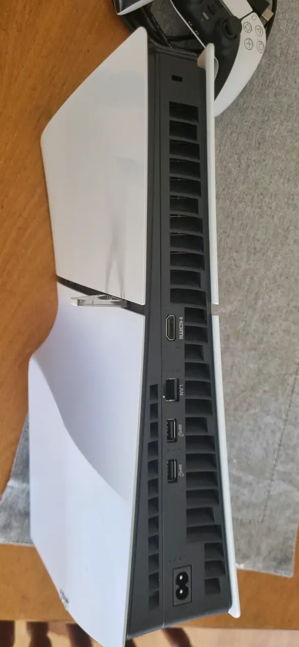 Consola PlayStation 5 con dos controles - 2