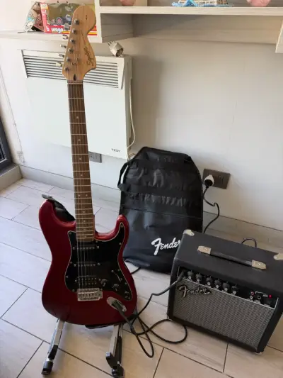Guitarra Eléctrica Squier Stratocaster con Ampli - miniatura 1