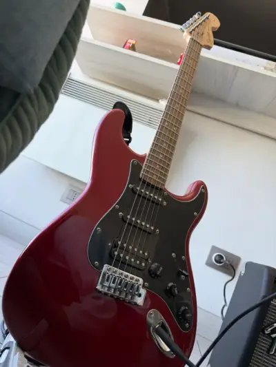 Guitarra Eléctrica Squier Stratocaster con Ampli - miniatura 4