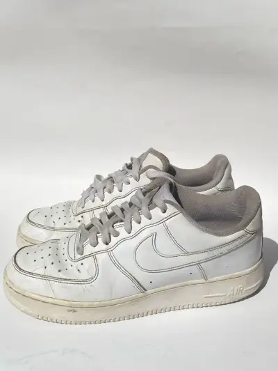 Zapatillas deportivas blancas Nike Air usadas - miniatura 1