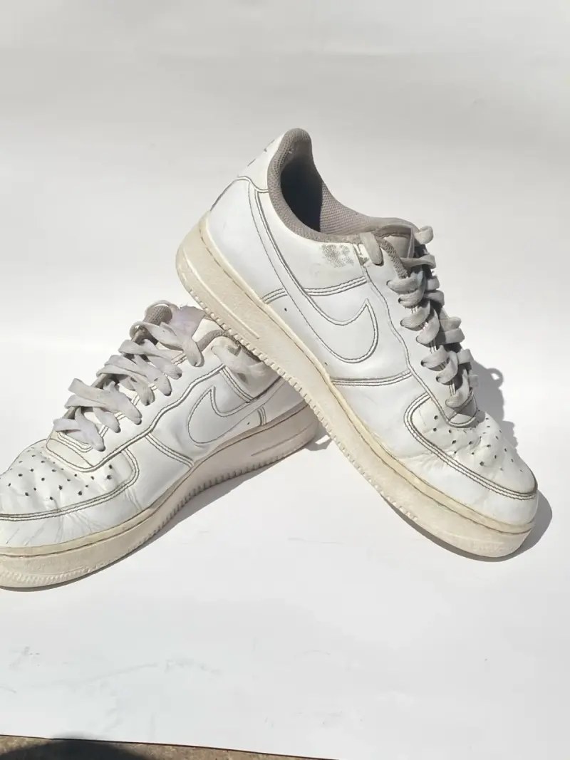 Zapatillas deportivas blancas Nike Air usadas - 2