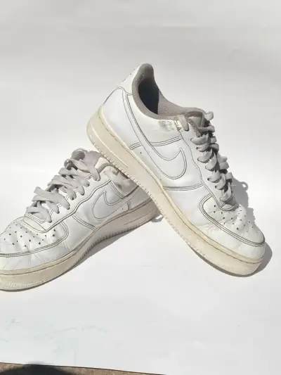Zapatillas deportivas blancas Nike Air usadas - miniatura 2