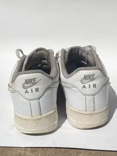 Zapatillas deportivas blancas Nike Air usadas - miniatura 3