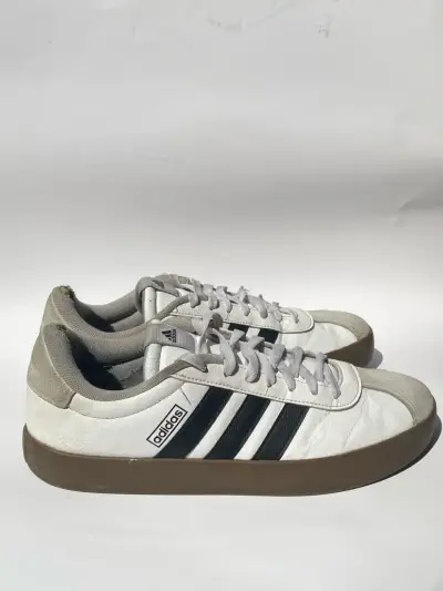 Zapatillas deportivas Adidas blancas con negro - miniatura 1