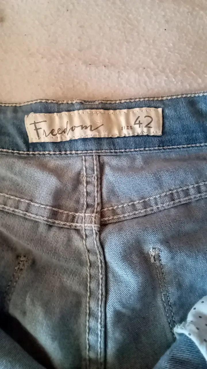 Jeans bordados para mujer en buen estado - 5