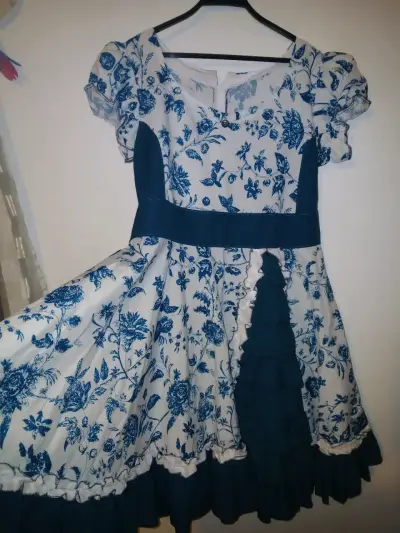 Vestido floral azul y blanco con volantes - miniatura 1