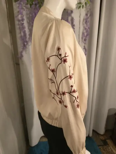 Chaqueta Bomber Beige Bordada Vero Moda - miniatura 4