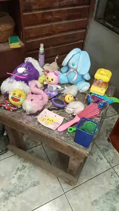 Lote de juguetes y accesorios variados para niños - miniatura 1