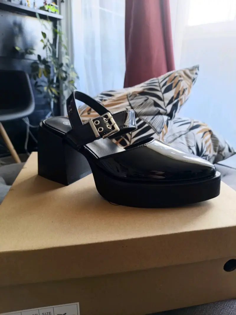 Zapatos de Tacón Negro Charol con Hebilla - 2