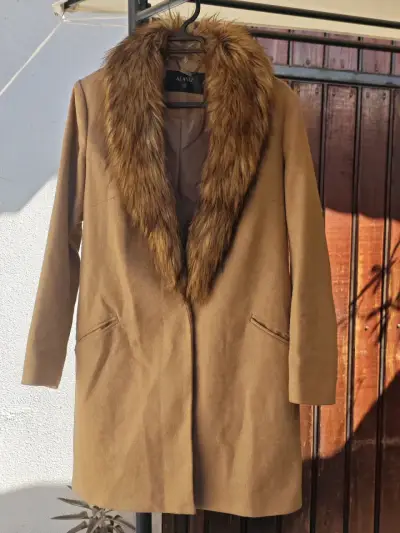 Abrigo Alaniz talla42 con cuello de piel sintética - miniatura 1