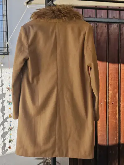Abrigo Alaniz talla42 con cuello de piel sintética - miniatura 2