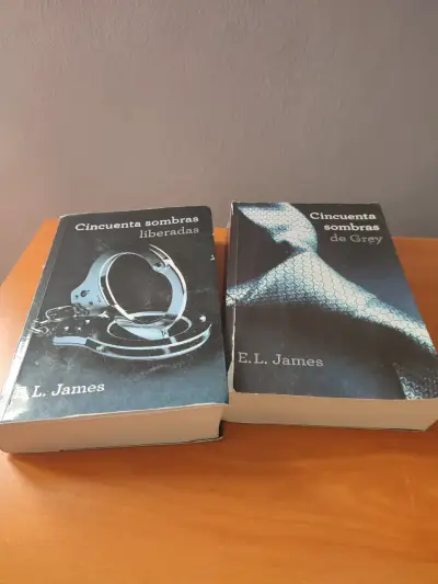 Libros Cincuenta Sombras de Grey y Liberadas de E.L. James - miniatura 1
