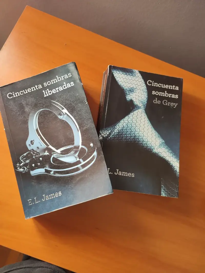 Libros Cincuenta Sombras de Grey y Liberadas de E.L. James - 3