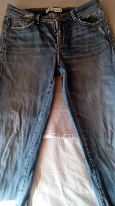 Jeans desgastados para mujer Zara - miniatura 1
