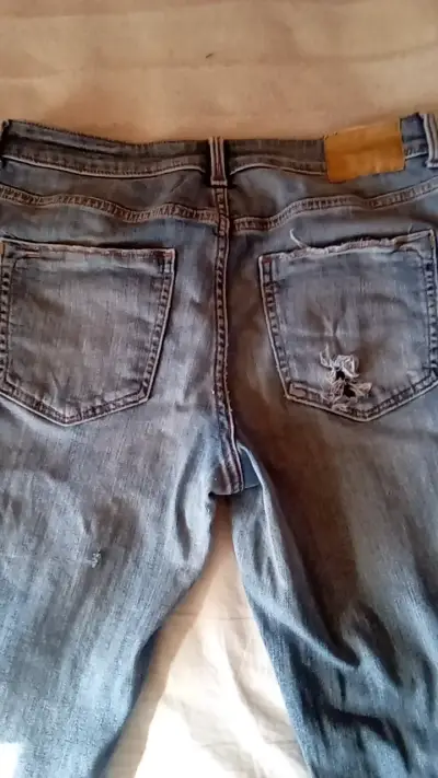 Jeans desgastados para mujer Zara - miniatura 4