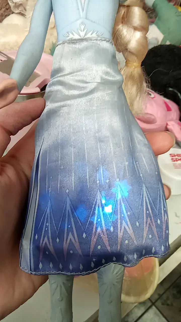 Muñeca Elsa de Frozen con vestido azul - 2