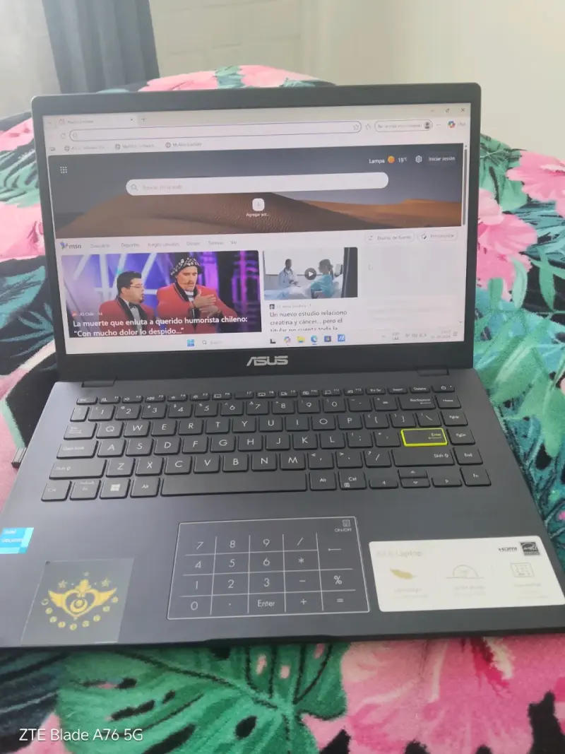Laptop ASUS con pantalla LED y teclado numérico - 5