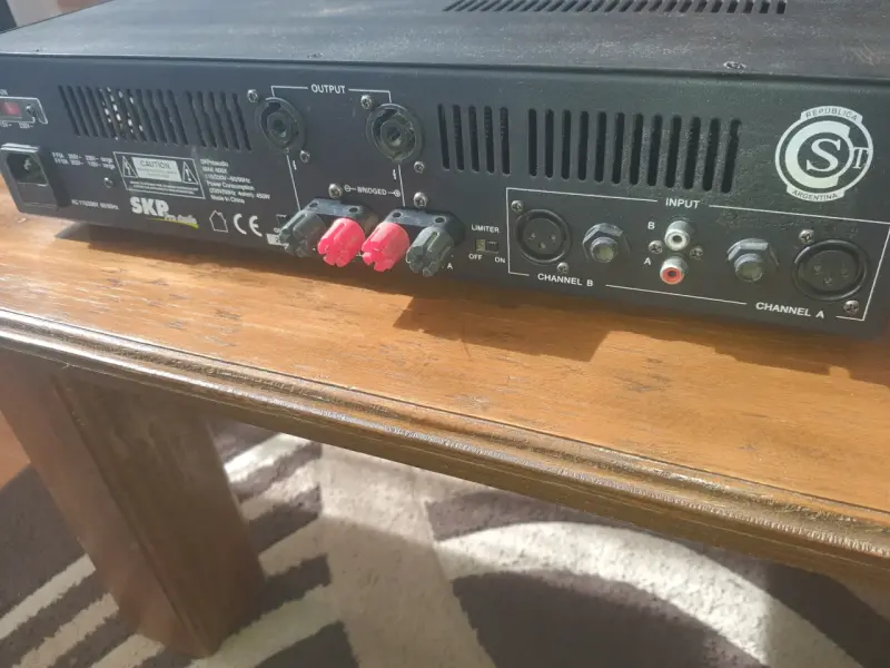 Amplificador SKP Pro Audio 400X 200W - 2