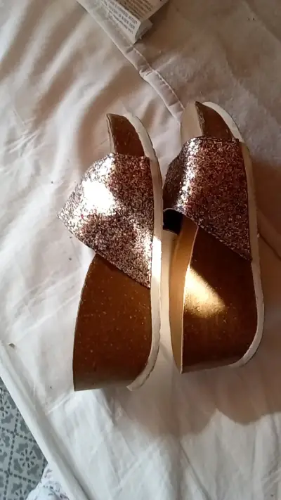 Sandalias doradas con brillo talla 35 - miniatura 3
