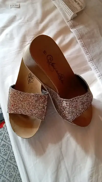 Sandalias doradas con brillo talla 35 - miniatura 5