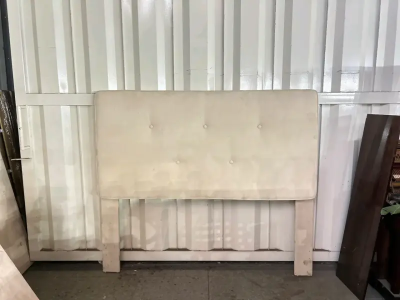Cabecera de cama tapizada beige