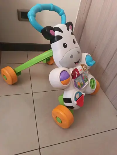 Andador infantil con diseño de cebra y auto rosa - miniatura 2