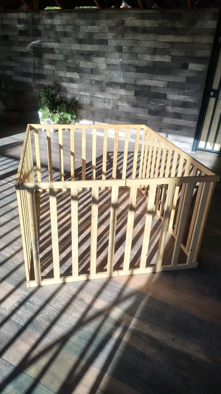 Corral de madera para bebé amplio y seguro - 2