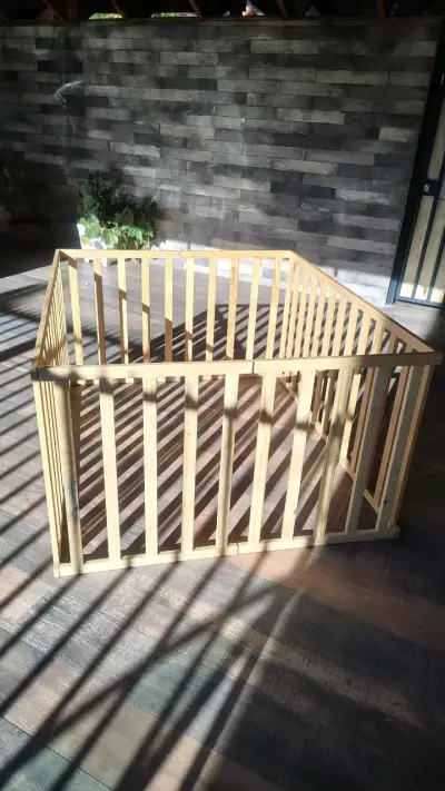 Corral de madera para bebé amplio y seguro - miniatura 2