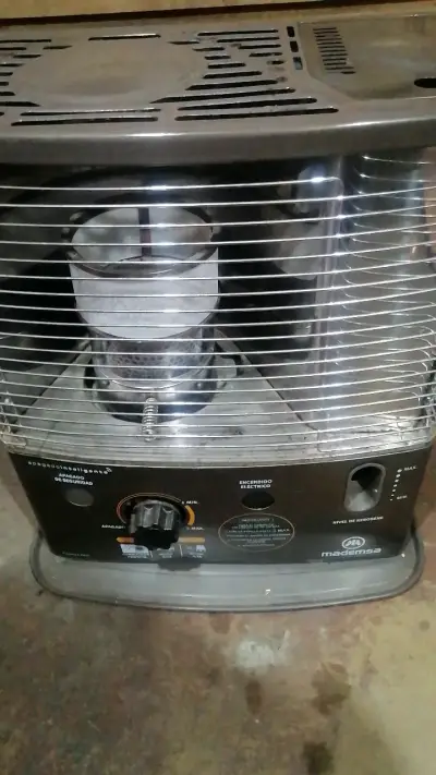 Estufa a parafina Madensa con encendido eléctrico - miniatura 2