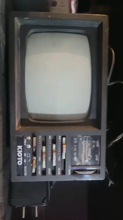 Televisor portátil retro Kioto con controles manuales - miniatura 1