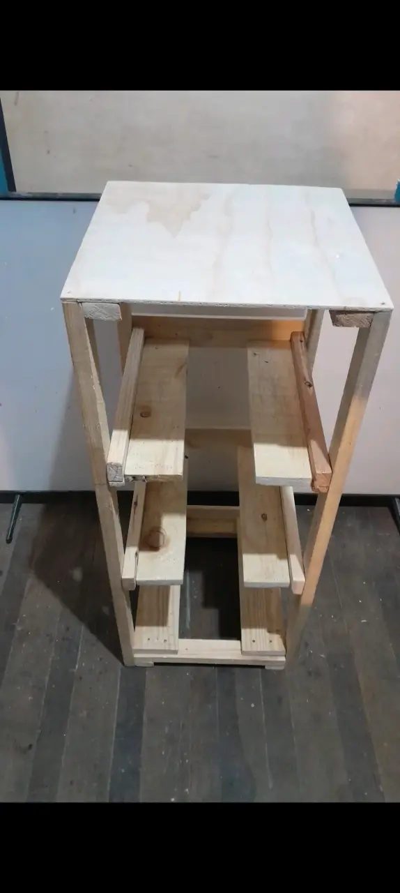 Estante de madera rústico para almacenamiento