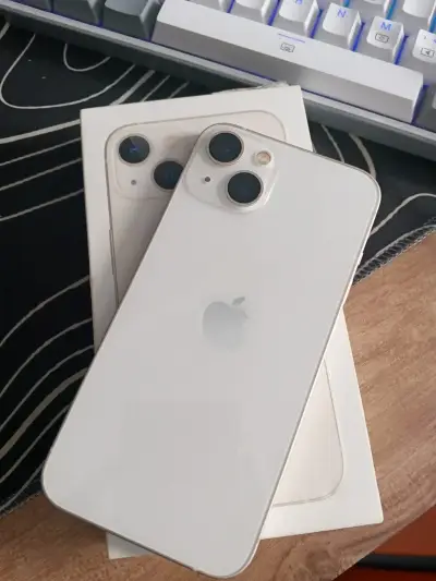 iPhone 13 Blanco en Buen Estado - miniatura 1