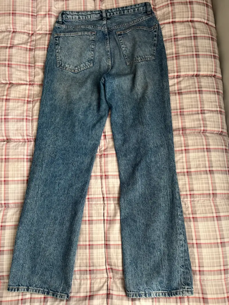 Jeans de mezclilla desgastados para mujer - 2