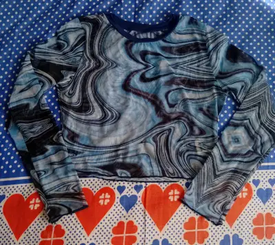 Polera manga larga con diseño abstracto Shein - miniatura 1