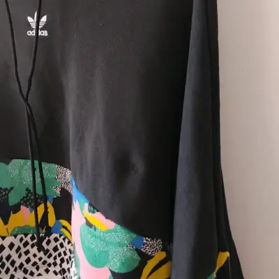 Polerón Adidas con diseño floral para mujer - miniatura 4