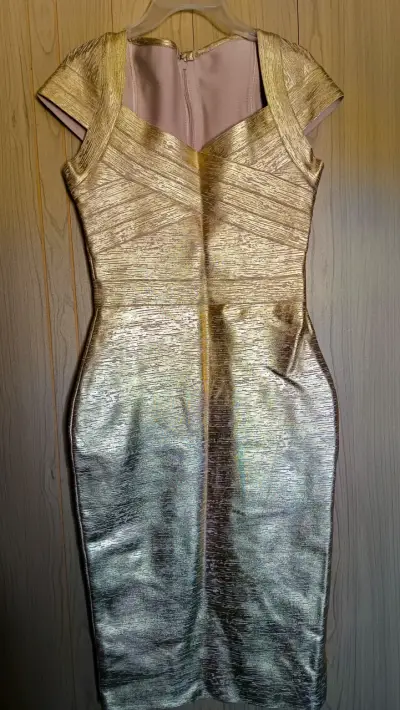 Vestido de fiesta dorado brillante - miniatura 1
