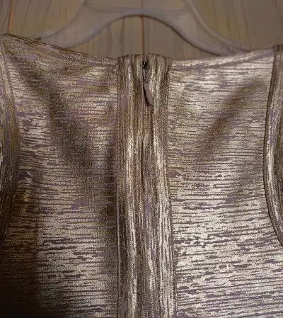 Vestido de fiesta dorado brillante - miniatura 3