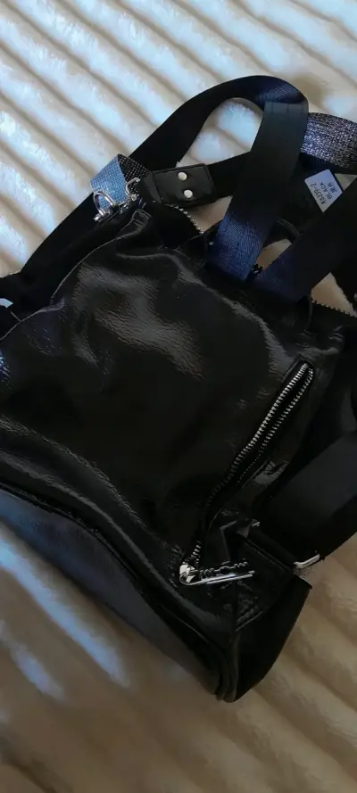 Mochila negra con detalles brillantes KAISHILAN - miniatura 2