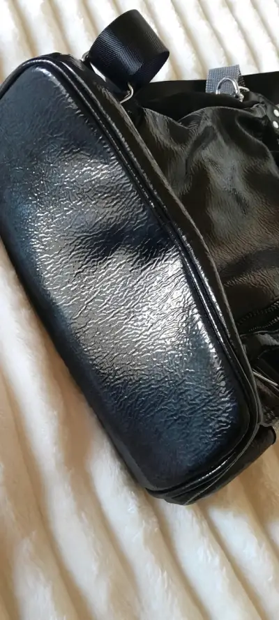 Mochila negra con detalles brillantes KAISHILAN - miniatura 3