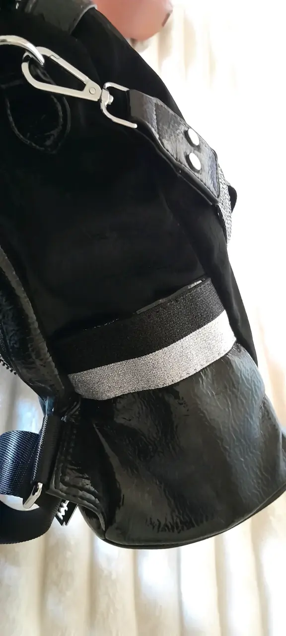 Mochila negra con detalles brillantes KAISHILAN - 4