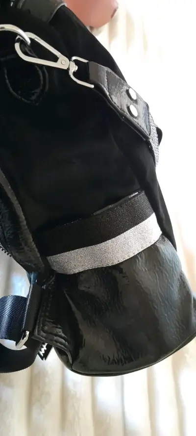 Mochila negra con detalles brillantes KAISHILAN - miniatura 4