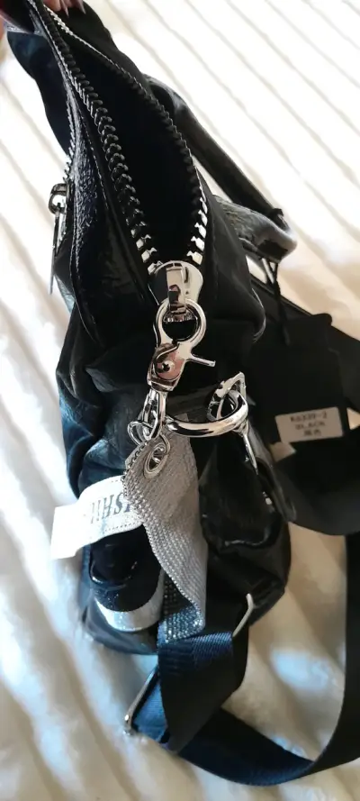 Mochila negra con detalles brillantes KAISHILAN - miniatura 5