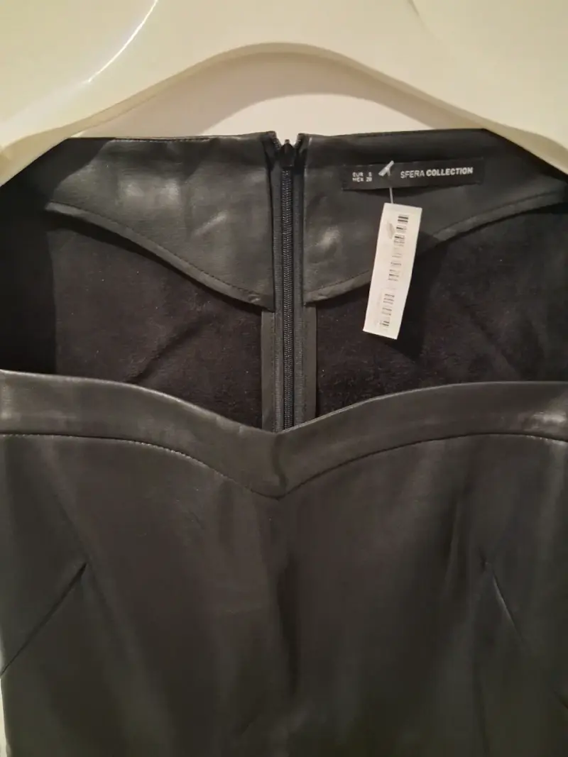 Vestido negro de cuero sintético con mangas cortas - 3