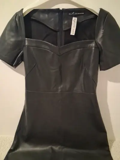Vestido negro de cuero sintético con mangas cortas - miniatura 4