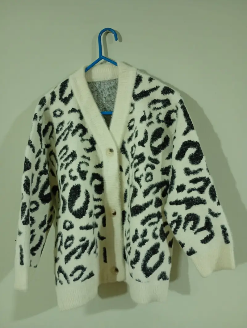 Cárdigan de lana con estampado animal print