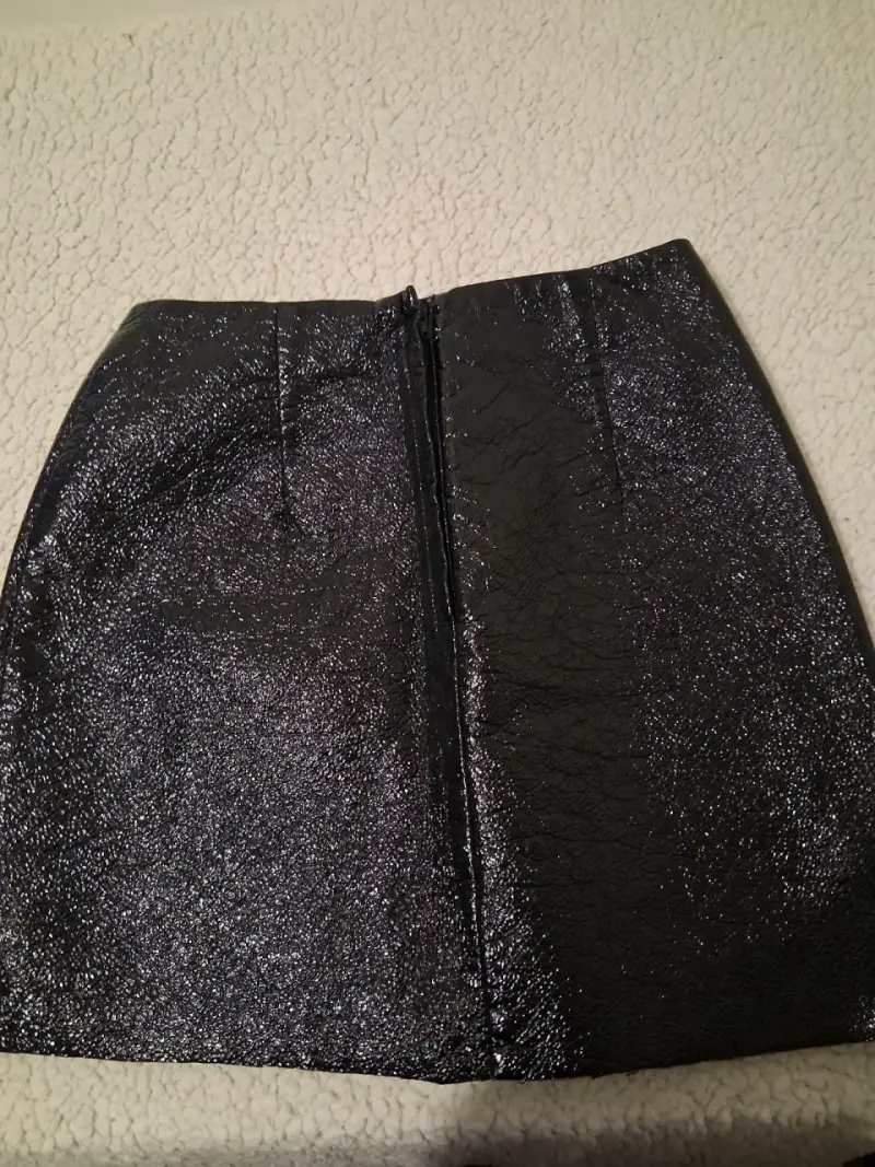 Falda corta negra brillante para mujer - 4