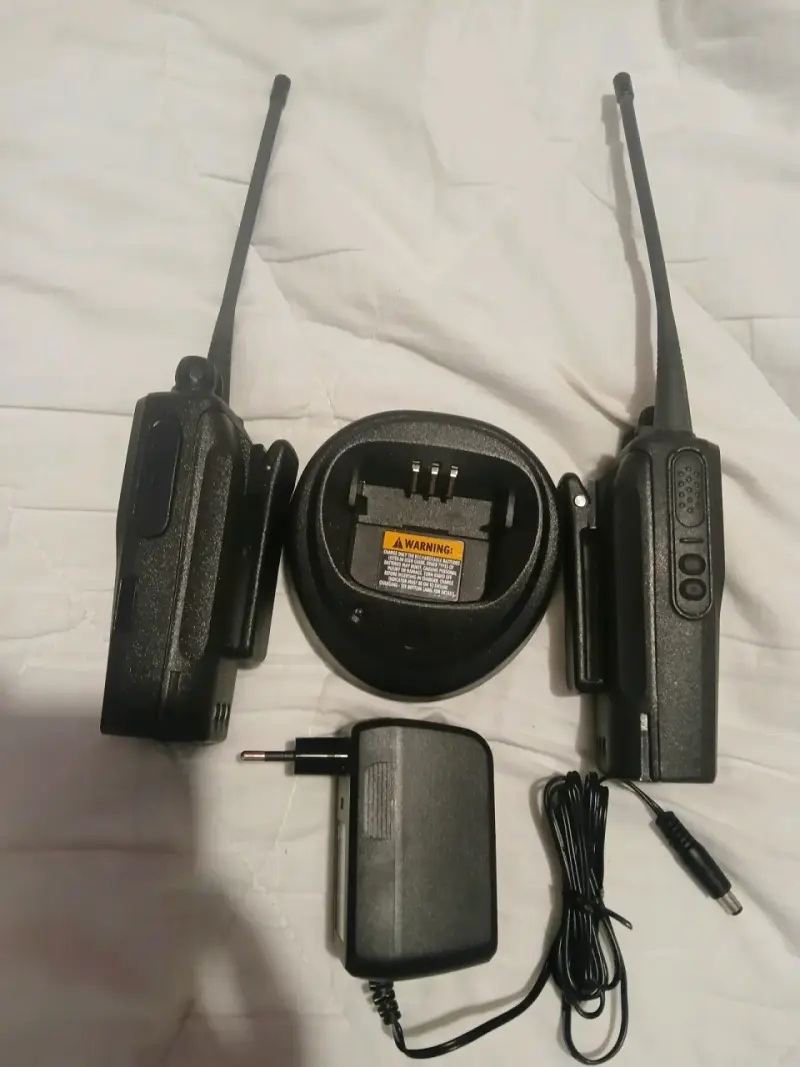 Radios Motorola DEP450 con cargador - 4