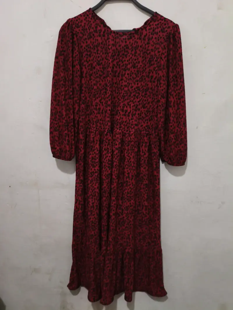 Vestido largo rojo con estampado floral - 2